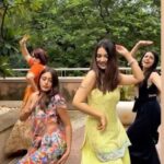 Shrenu Parikh Instagram - #trending #reel toh banti hai!! . @officialsurbhic @dearmansi @nehalaxmi_ . #girlsquad #instagood #reelitfeelit #shadi #friends #celebration