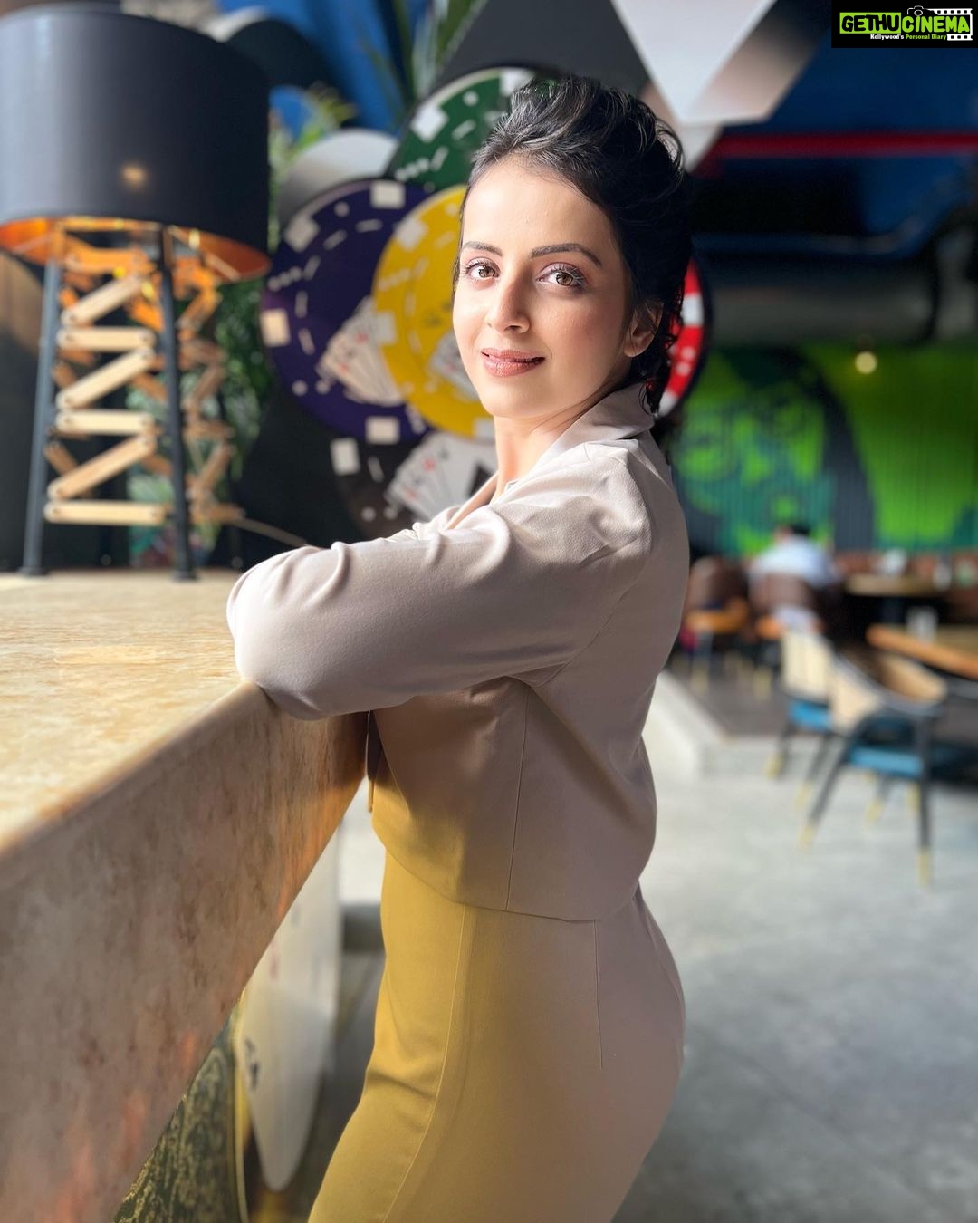 Shrenu Parikh Instagram - Looking through you and your intentions! 😏