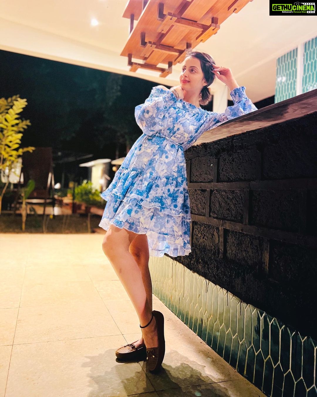 Shrenu Parikh Instagram - Look beyond your glasses… life’s much prettier and ambiguous! 🤪 . . Just kidding I was wearing lenses!😂 . Location beautiful @foresthillstala . Stylist: @styling.your.soul Outfit: @myfywish