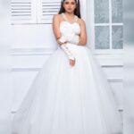 Shrenu Parikh Instagram - Your parcel has just arrived!! 👰🏻‍♀️ Shoot Concept:- @nehaadhvikmahajan @bridalsbynam . 💄MUA , Hair & Styling :- @nehaadhvikmahajan . MakeUp :- @myglamm . 📸:- @luvisrrani . 👗Outfit:- @pankh_studio . 💍Jewellery:- @anaash.in