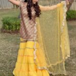 Shrenu Parikh Instagram - 🌼HAPPY VALENTINES DAY🌼 . #valentines #week #valentinesdaygift #maitree #zeetv #shows #beauty #haldilook #ootd #shadiseason