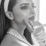 Shrenu Parikh Instagram - Presenting, My 3rd Celebrity Guest Of “MAGICAL MAKEOVERS” @sbsabpnews on The Very Beautiful:- @shrenuparikhofficial . Shoot Concept:- @nehaadhvikmahajan @bridalsbynam . 💄MUA , Hair & Styling :- @nehaadhvikmahajan . MakeUp :- @myglamm . 📸:- @luvisrrani . 👗Outfit:- @pankh_studio . Head Gear & Accesories :- @sonisapphire . 💍Jewellery:- @anaash.in . #shrenuparikh #shrenuparikhofficial #makeup #ootd #nehaadhvikmahajan #makeupbyme💄 #nammakeovers #bride #to #be #bridal #look #bridalmakeupartist #destinationweddingmakeupartist #weddingmakeup #hair #hairstyling #nammakeovers #bollywood #television #makeupartist #mumbai #traveller #all #over #the #globe #bridesma