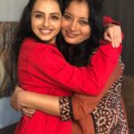 Shrenu Parikh Instagram - Happy Mother’s Day to all the mothers! . Kuch bhi likhungi kam padega… ek saal mein ek din Maa ke naam likhna mushkil hai! . But whatever I’m going to write every child will relate because all the mothers are the same… they have the same genes… they’re full of Love, selflessness and faith that can move mountains! . Duniya vishwas karein na karein she knows what you can do and that belief makes you reach all the heights… it’s not luck it’s her blessings! . We don’t thank her enough… Cz she doesn’t expect… but cries everytime you express your love! . Unki life mein kabhi bhi “busy hoon” hota hi nahi… she’s always available for me phir woh Maid se baat karna hi kyun na ho… . Kabhi kabhi bina kuch kahe hi she calls to ask if I’m okay… unhe kaise pata chal jaata hai sab!? I always wonder! . Life mein kabhi make-up nahi kiya , kabhi bhi 10 min se zyada nahi lagte ready hone mein… but have spent hours n hours in dolling me up and clicking selfies that I eventually reject🙈 . When I fall sick she pampers me so much… but I don’t remember even once she said “I’m not feeling well…” till date even when we know she’s sick… must’ve slept through so many feverish nights only to wake up next day and work tirelessly! . Khana kya khana hai… humne kabhi poocha unse?? . These small small things we don’t even think about it… but it’s a MOTHER’s unconditional love that makes her a mother! . Here’s to all the beautiful mothers… Thankyou for being you! ❤️ . #mothersday