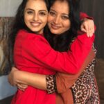 Shrenu Parikh Instagram - Happy Mother’s Day to all the mothers! . Kuch bhi likhungi kam padega… ek saal mein ek din Maa ke naam likhna mushkil hai! . But whatever I’m going to write every child will relate because all the mothers are the same… they have the same genes… they’re full of Love, selflessness and faith that can move mountains! . Duniya vishwas karein na karein she knows what you can do and that belief makes you reach all the heights… it’s not luck it’s her blessings! . We don’t thank her enough… Cz she doesn’t expect… but cries everytime you express your love! . Unki life mein kabhi bhi “busy hoon” hota hi nahi… she’s always available for me phir woh Maid se baat karna hi kyun na ho… . Kabhi kabhi bina kuch kahe hi she calls to ask if I’m okay… unhe kaise pata chal jaata hai sab!? I always wonder! . Life mein kabhi make-up nahi kiya , kabhi bhi 10 min se zyada nahi lagte ready hone mein… but have spent hours n hours in dolling me up and clicking selfies that I eventually reject🙈 . When I fall sick she pampers me so much… but I don’t remember even once she said “I’m not feeling well…” till date even when we know she’s sick… must’ve slept through so many feverish nights only to wake up next day and work tirelessly! . Khana kya khana hai… humne kabhi poocha unse?? . These small small things we don’t even think about it… but it’s a MOTHER’s unconditional love that makes her a mother! . Here’s to all the beautiful mothers… Thankyou for being you! ❤️ . #mothersday