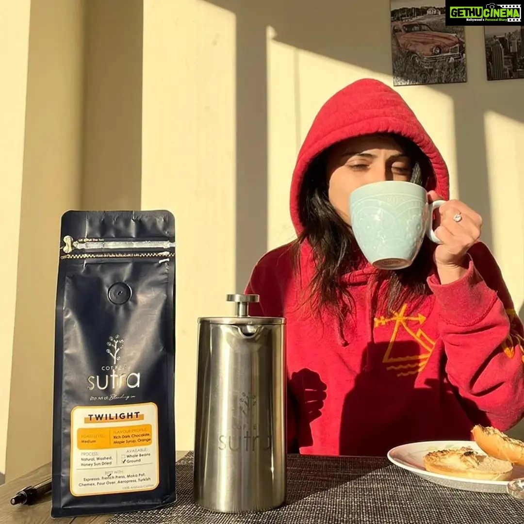 Shrenu Parikh Instagram - The super talented and celebrated actress @shrenuparikhofficial relishing her fave brew: Twilight from Coffee Sutra!⨠The star is best known for her role in a famous romantic dramas including Iss Pyaar Ko Kya Naam Doon, Ek Baar Phir and Ishqbaaz. We love how she is sipping some aroma and enjoying her breakfast.𤩠Join #coffeesutratribe and continue to grow and glow.š . . . . . #coffeesutra #shrenuparikh #shrenuparikhofficial #coffeeonline #coffeeshop #coffee #coffeeholic #shrenu #shrenuparikhoffical #isspyaarkokyanaamdoon #ishqbaaz