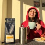 Shrenu Parikh Instagram - The super talented and celebrated actress @shrenuparikhofficial relishing her fave brew: Twilight from Coffee Sutra!✨ The star is best known for her role in a famous romantic dramas including Iss Pyaar Ko Kya Naam Doon, Ek Baar Phir and Ishqbaaz. We love how she is sipping some aroma and enjoying her breakfast.🤩 Join #coffeesutratribe and continue to grow and glow.🌟 . . . . . #coffeesutra #shrenuparikh #shrenuparikhofficial #coffeeonline #coffeeshop #coffee #coffeeholic #shrenu #shrenuparikhoffical #isspyaarkokyanaamdoon #ishqbaaz