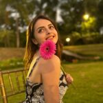 Shrenu Parikh Instagram - Isharo isharo mein dil dene waaley… Valentine’s Day aa raha hai! 🫶🏻 #love #valentinesday #loveisintheair #trending #pyaar #reelitfeelit❤️❤️