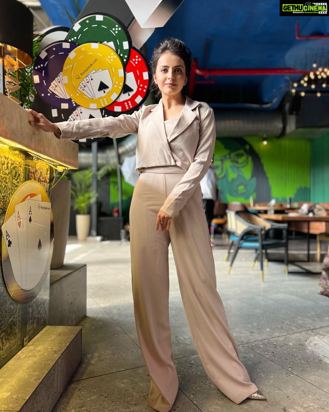 Shrenu Parikh Instagram - Love every bit of POWER DRESSING! . Make-up hair by @divasbydivya . . Styling : @style_deintrepide Assistant: @therealmadrasi Outfit: @bloombypriyanka Artist reputation : @publiquedom Mumbai, Maharashtra
