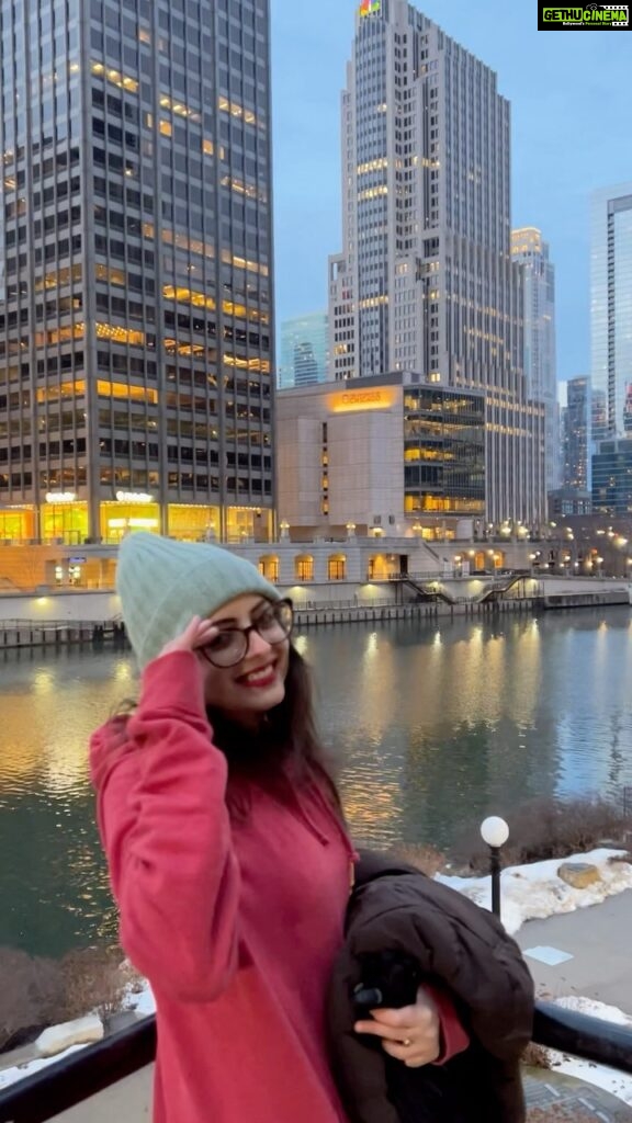 Shrenu Parikh Instagram - ❄️❄️❄️⛄️ . #chicago #winter #snow #michiganlake #trendingreels #trending #travel #diaries