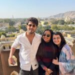 Shrenu Parikh Instagram - Guests Aur tourists se kab JAIPUR ke ho gaye pata hi nahi chala! . Not ready to leave yet ❤️ . @akshaymhatre11 @ishita.gangopadhyay2012 गुलाबी नगर, जयपुर : Pink City, Jaipur