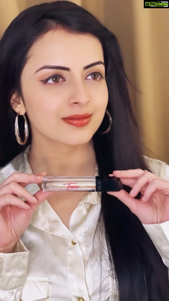 Shrenu Parikh Instagram - @reneeofficial Tease and Please your Lips by RENÉE Tease Lip Plumper. Get fuller and plumper lips, trust me this works like magic. Use code SHRENU10 to get 10% off on www.reneecosmetics.in Also available on Myntra, Nykaa, Amazon, Flipkart, and more #ReneeCosmetics #Tease #LipPlumper #FullerLips #PlumpedLips #feelitreelit #trendingreels #trends #transition #makeup
