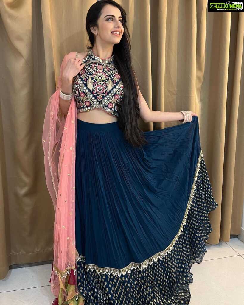 Shrenu Parikh Instagram - Ending this year with a lot of goods and bads, ups and downs, highs and lows! . Here’s to a better year, 2022 please be nice to us! . Stunning outfit by @neerusindia . Styled by my jaaneman @nehaadhvikmahajan