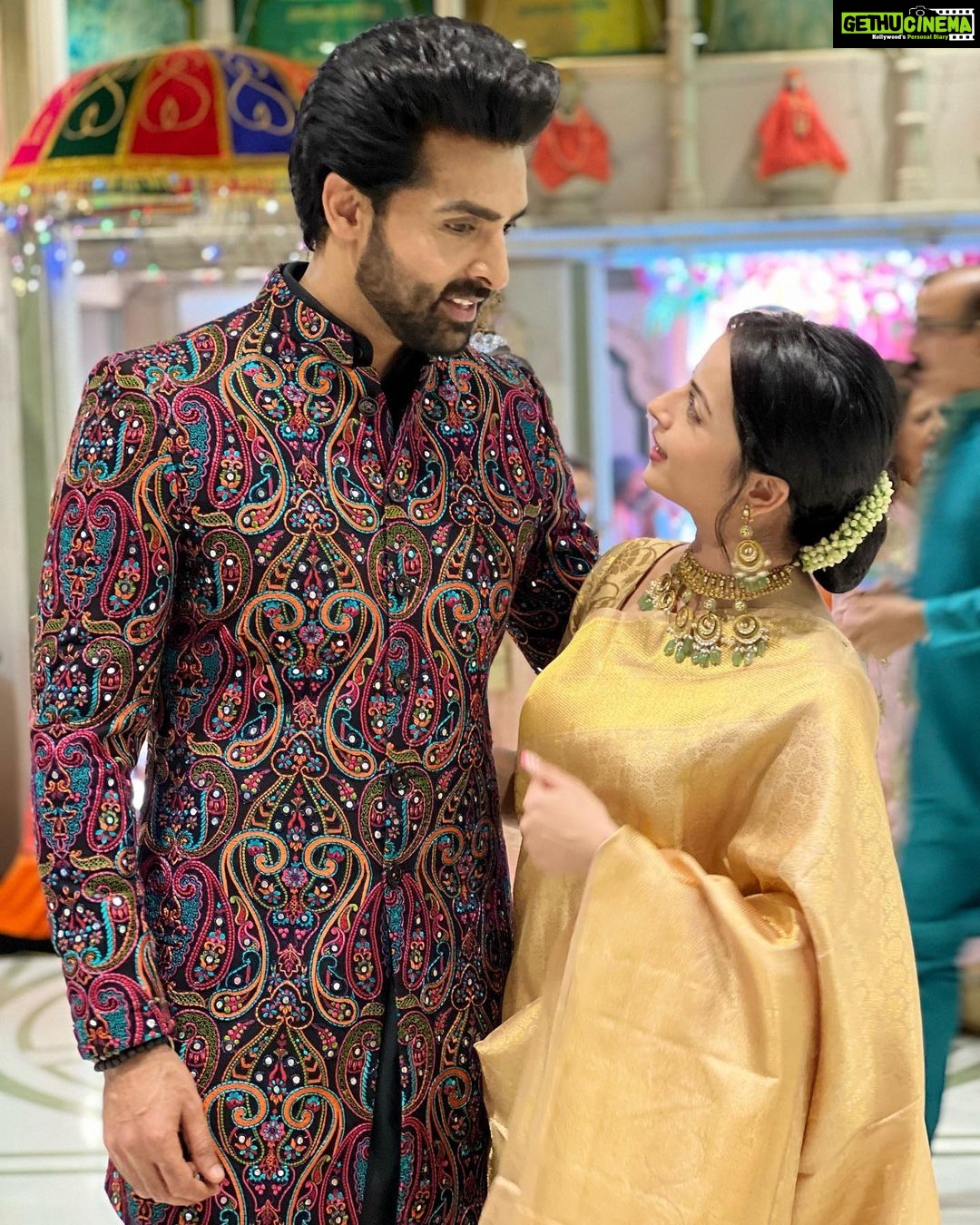 Shrenu Parikh Instagram - Sohne doston naal sohni photos…! 🤩 . @adhvik_official @nehaadhvikmahajan @aryadivya