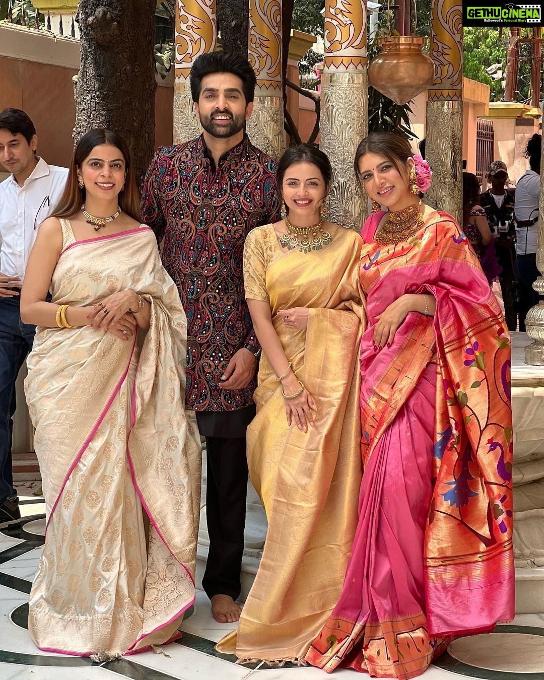 Shrenu Parikh Instagram - Sohne doston naal sohni photos…! 🤩 . @adhvik_official @nehaadhvikmahajan @aryadivya