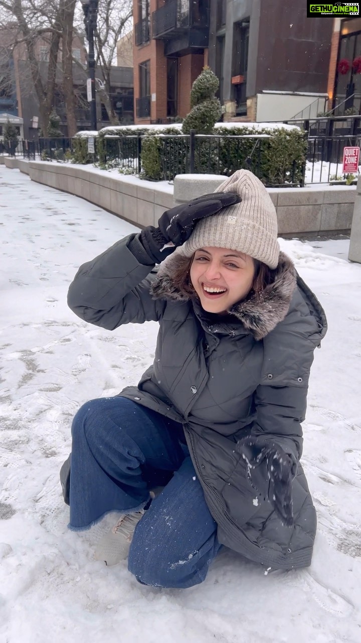 Shrenu Parikh Instagram - Chicaaaggggooooo OH MY DARLING!!! ❄️❄️❄️ . #trending #reelsinstagram #chicago #snow #travel #post #chillin #feelkaroreelkaro #reelitfeelit
