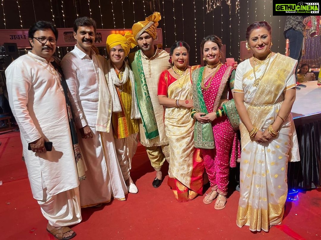 Shrenu Parikh Instagram - Kya hamara fashion show dekha aapne?! #maitree @zeetv @sunshineproductionsofficial