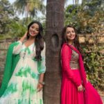 Shrenu Parikh Instagram - Friends with no benefits 🤣 . Woh mera dimag kharch karti hai main uska! . Tag ur mad friends too! . I nominate @chaudharybhaweeka in the race for bringing out the madness in me!