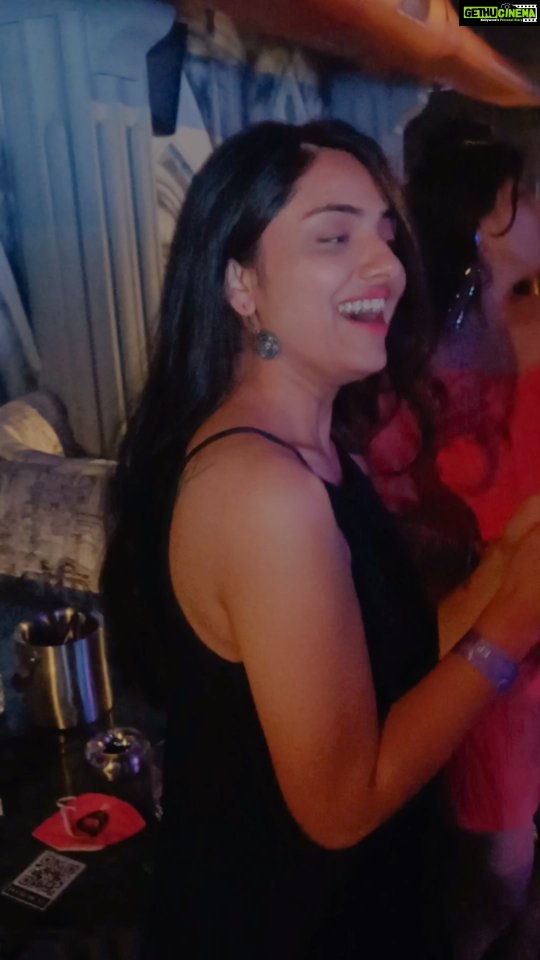 Shritama Mukherjee Instagram - About last night!!!✨ Happy buddayyy @swap_97 'the videographer' 😽 I love you so much... Thanks for a stunning night. ❤️🤗 @juggysandhu.music you're truly magical. 🍻