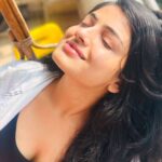 Shritama Mukherjee Instagram - 2021 - Thank You 🙏 2022 - Please Be Nice 😇 Happy Sunny New Year Fammmmm ❤️