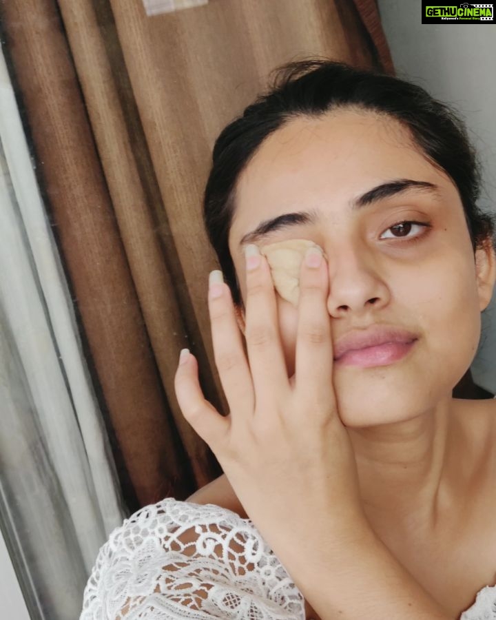 Shritama Mukherjee Instagram - Under eyes have been my problem area ever since I started prepping for my board exams. Later came the late-night shoots and now, digital screens are the new demons. However, these easy at-home treatments coupled with healthy lifestyle habits like having loads of Vitamin K-rich foods have been really helpful. My dark circles have improved tremendously and my skin looks healthy overall. @thegreenmavenn shares some of my favourite at-home treatments to boost up the skin around your eyes. Click the link in bio to check them out. πββοΈ