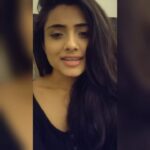 Shritama Mukherjee Instagram - And the #quarantinemusic continues... 🎶🎵 Hasi Ban Gaye from Hamari Adhuri Kahani. Request your fav songs in the comments below! ♥️🤗