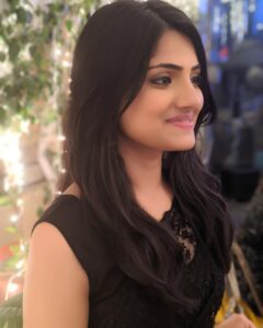 Shritama Mukherjee Instagram - Woman in black 🖤 #sareelove #ethnic #aboutlastnight #partyparty #newyear2020 #bliss #celebratinglife #tuesdaymood #festivefeels #goodvibes