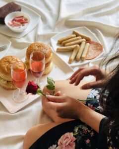 Shritama Mukherjee Instagram - V-Day well spent ❤️ Swipe for the elaborate brunch in bed 🥰 I drew some inspiration from @thegreenmavenn 's latest post - I kid you not - it turned out fabulous.

How did you make your valentine's day special? I'd love some ideas for my next.😉 

#valentinesday #brunchinbed #selflove #loveisintheair #seasonoflove