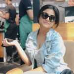 Shritama Mukherjee Instagram - Lounging at work with some coffee and sunshine☀️ PC - @akash_r_sahni . . #fridayvibes #meetings #businesslife #creativity #fun #love #sunshine