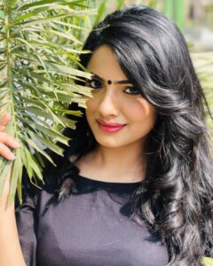 Shritama Mukherjee Instagram - "I am not my Past,
I am not my Experience.
I am who I choose to Be." 🌸🌿
- Nara Lee
P.C. - @akash_r_sahni 😎
.
.
#blacklove #confidence #bodymindsoul #photoshoot #onthego #style #lifestyle #beauty #skincare #traveller #enterpreneur #motivator #influencer #beautifulwomen #actorslife #artist #creator #positivevibes #photography #instalife #beautygram #beautyinsideout #lifeisgood #tuesdaythoughts #motivation #bossbabe