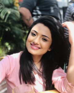 Shritama Mukherjee Instagram - Good Times!!! Good Times!!! Thanks 2018 for treating me well.. 2019 you better be the icing on the cake (well I'll make sure 😉) 😄💃❤️
.
.
.
#goodtimes #friends👭 #familia #newbeginnings #oldmemories #funtimes #wednesdayvibes #powerofpositivity #actor #influencer #entrepreneur #beautygram #love #live #smie #workhard #partyharder #