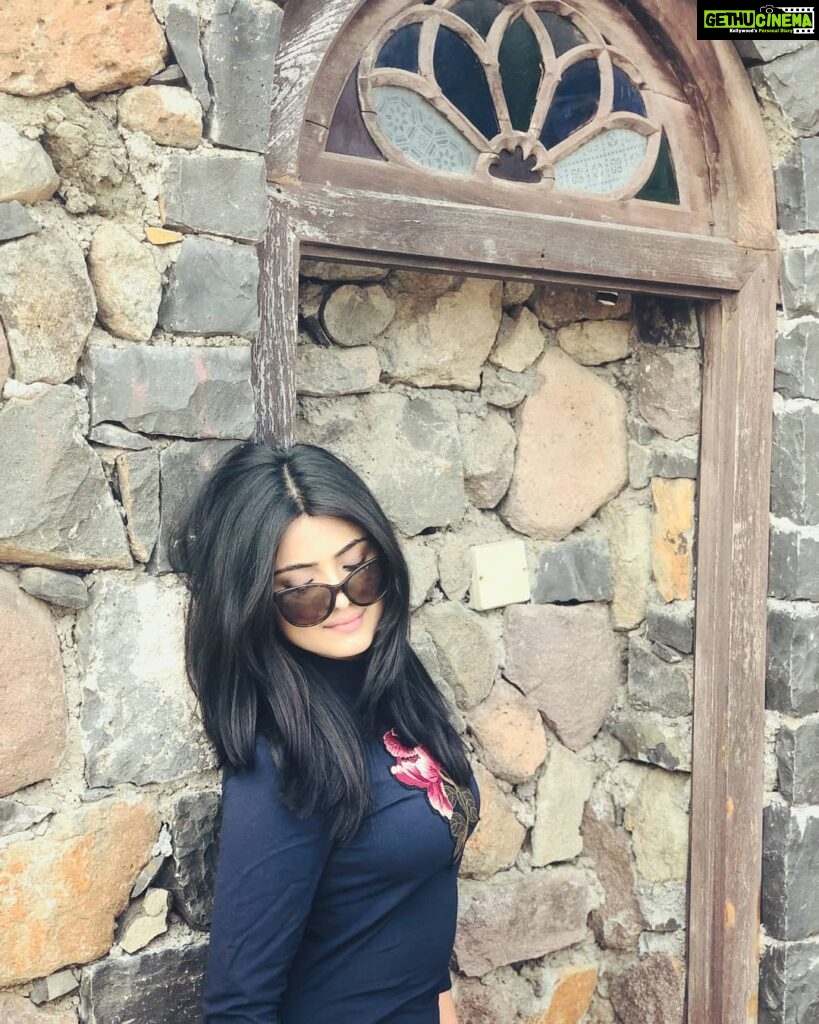 Shritama Mukherjee Instagram - Big sunglasses hide all sins... just saying!!! 😉 Fort Jadhavgadh (A Gadh Heritage Hotel)