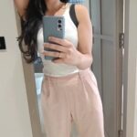 Shritama Mukherjee Instagram – Waking up to music is my most favourite thing in the world. ♥️ When I was a kid, my dad would put on loud music to wake me up. And that was the only way I wouldn’t wake up groggy LOL.

And ofcourse, when it comes to singing I just can’t contain myself. Loving this song. Do you want me to sing more often? 🥰

#music #morningmood #instareels #morningvibes #musicalmornings