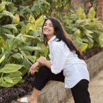 Shritama Mukherjee Instagram - Unfiltered, unedited, casual, comfortable, raw, mindful, conscious, natural - everything I want my 2023 to be. 😇 Shirt by @blabelindia #happynewyear #newyearvibes #holidaymodeon #gratitude #love #peace Mumbai, Maharashtra