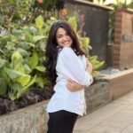 Shritama Mukherjee Instagram - Unfiltered, unedited, casual, comfortable, raw, mindful, conscious, natural - everything I want my 2023 to be. 😇 Shirt by @blabelindia #happynewyear #newyearvibes #holidaymodeon #gratitude #love #peace Mumbai, Maharashtra