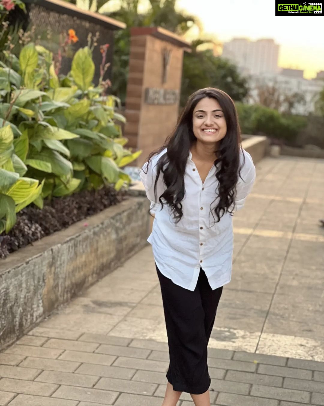 Shritama Mukherjee Instagram - Unfiltered, unedited, casual, comfortable, raw, mindful, conscious, natural - everything I want my 2023 to be. š Shirt by @blabelindia #happynewyear #newyearvibes #holidaymodeon #gratitude #love #peace Mumbai, Maharashtra