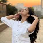 Shritama Mukherjee Instagram - Unfiltered, unedited, casual, comfortable, raw, mindful, conscious, natural - everything I want my 2023 to be. 😇 Shirt by @blabelindia #happynewyear #newyearvibes #holidaymodeon #gratitude #love #peace Mumbai, Maharashtra