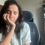 Shruti Seth Instagram - Brace yourself: Notifications are coming Building groups, school groups, friend groups, extra-curricular groups, study groups etc etc Who else gets overwhelmed by them? #reels #trending #trendingreels #funny #shruphotodiary