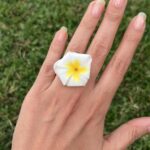 Shruti Seth Instagram - Flower jewellery 📸 @dontpanic79 Repost from @dontpanic79 • An impromptu flower-ring made by the daughter and happily modelled for by the mother. #evenings #shruphotodiary