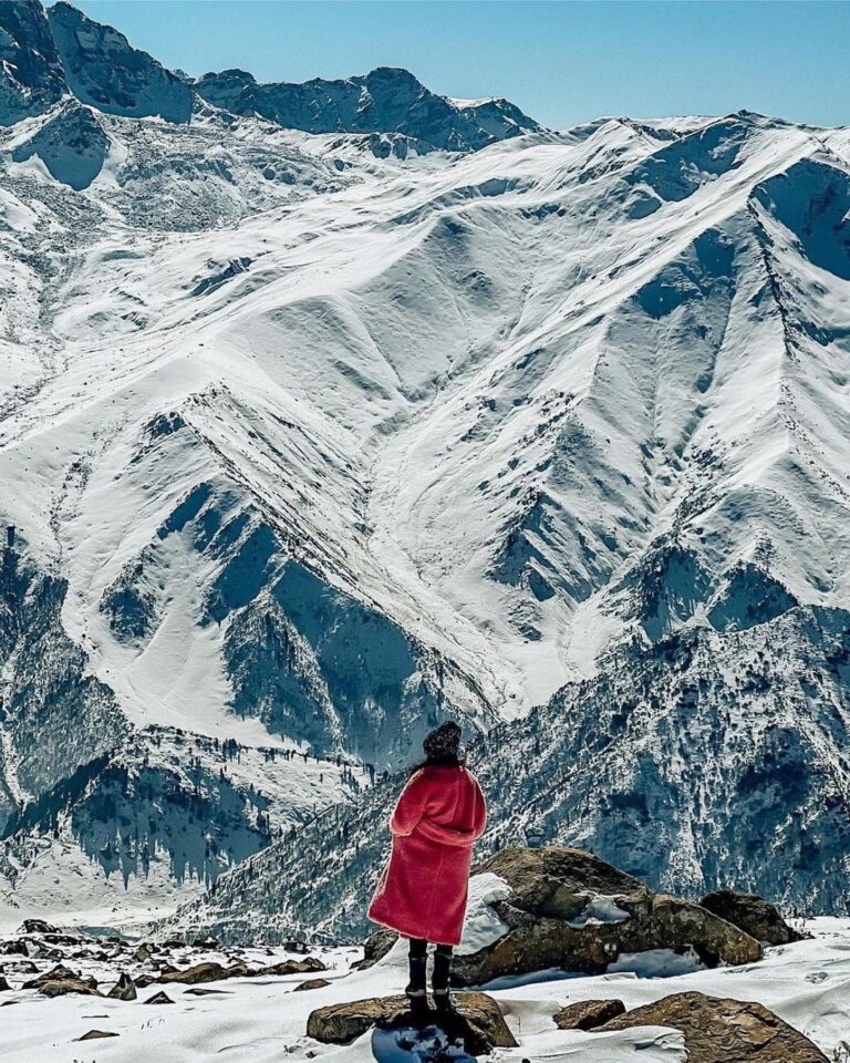 Shruti Seth Instagram - The girl and the mountain. Photo credit: @dontpanic79 #kashmir #himalayas #travel #shruphotodiary Gulmarg Gondola 2nd Point