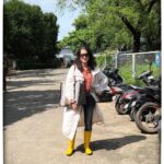 Shruti Seth Instagram – Dressed for my day job.
Boots, trench and tote! 

#workwear #boots #trenchcoat #totebag #fashion #comfort #shruphotodiary