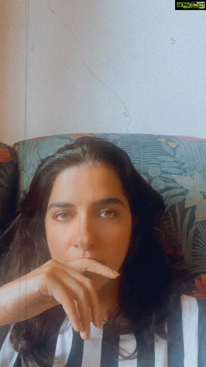 Shruti Seth Instagram - Becoming aware! Things are not always as they seem. Understand when our egos are obfuscating the truth to protect us. A lot of our suffering is self-made. When we see things as they truly are we stop making it personal. #emotionalintelligence #emotionalintelligencecoach #eiwithshruti #ego #shruphotodiary