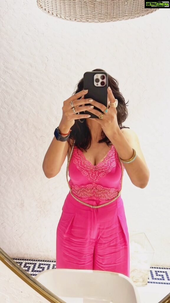 Shruti Seth Instagram - I don’t just like, I LOVE pink! #favourite #pink #fashion #ootn #reels #trending #trendingreels #shruphotodiary