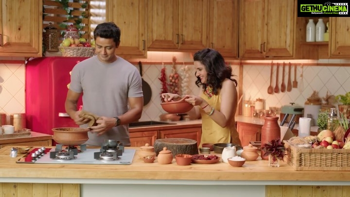 Shruti Seth Instagram - *NEW SHOW ALERT* Let's go back to our roots & find out the ways of conscious living & eating. Roots Of My Platter, premieres on TLC at 6.15pm tonight. @manuchandra @discoverychannelin @tlc_india @discoveryplusin #TLCIndia #DiscoveryIndia #RootsOfMyPlatter #ConsciousLiving #ConsciousEating #newseries #food #shruphotodiary