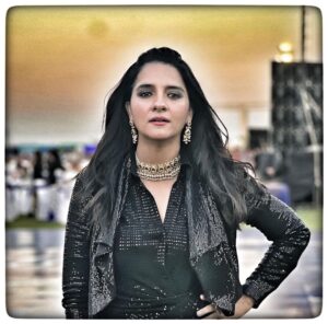 Shruti Seth Instagram - Ready to take on the stage 

#event #host #emcee #nayara #nayaraenergy #shruphotodiary