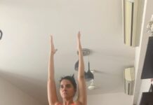 Shruti Seth Instagram - Highlights of my 1st yoga practice of 2023 Thank you muscles, for your memory. #yogababy #yoga #yogini #fitmom #fitness #homeworkout #bestworkout #shruphotodiary