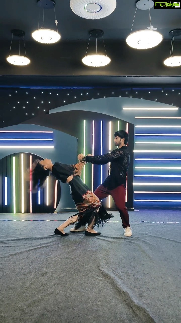 Shruti Sharma Instagram - β€οΈβπ₯ππͺ©πΊ Stylist - @stylebyriyajn Outfit - @wabisabistyl Videographer - @versatile.saif X @jzee.video.pictures Team - @greenlight__media #reels #dancereels #trending #shrutisharma #mohakfam #bollywood