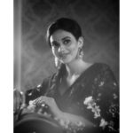 Shruti Sharma Instagram - आंखें थीं जो कह गईं सब कुछ, लफ्ज़ होते तो मुकर गए होते । - गुलज़ार 📸 @nikhil.p.sawant Makeup @celebsmakeupbysejal Hair @makeover_by_anis #oldsoul #era #retroaesthetic #aesthetic #blackandwhite #peaceful