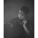 Shruti Sharma Instagram - आंखें थीं जो कह गईं सब कुछ, लफ्ज़ होते तो मुकर गए होते । - गुलज़ार 📸 @nikhil.p.sawant Makeup @celebsmakeupbysejal Hair @makeover_by_anis #oldsoul #era #retroaesthetic #aesthetic #blackandwhite #peaceful