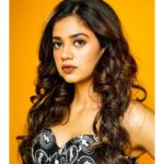 Shruti Sharma Instagram - 💛🖤 What should we call this combination??? 💭 📸 @nikhil.p.sawant Wearing @thelabel.kysa Styling @sonamm1990 Hair @makeover_by_anis Makeup @celebsmakeupbysejal #shrutisharma #fashion #style #shoot #neverstopexploring