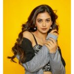 Shruti Sharma Instagram - 💛🖤 What should we call this combination??? 💭 📸 @nikhil.p.sawant Wearing @thelabel.kysa Styling @sonamm1990 Hair @makeover_by_anis Makeup @celebsmakeupbysejal #shrutisharma #fashion #style #shoot #neverstopexploring
